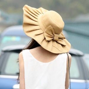D&Y Oversized Pleated Brim Straw Hat with Bow